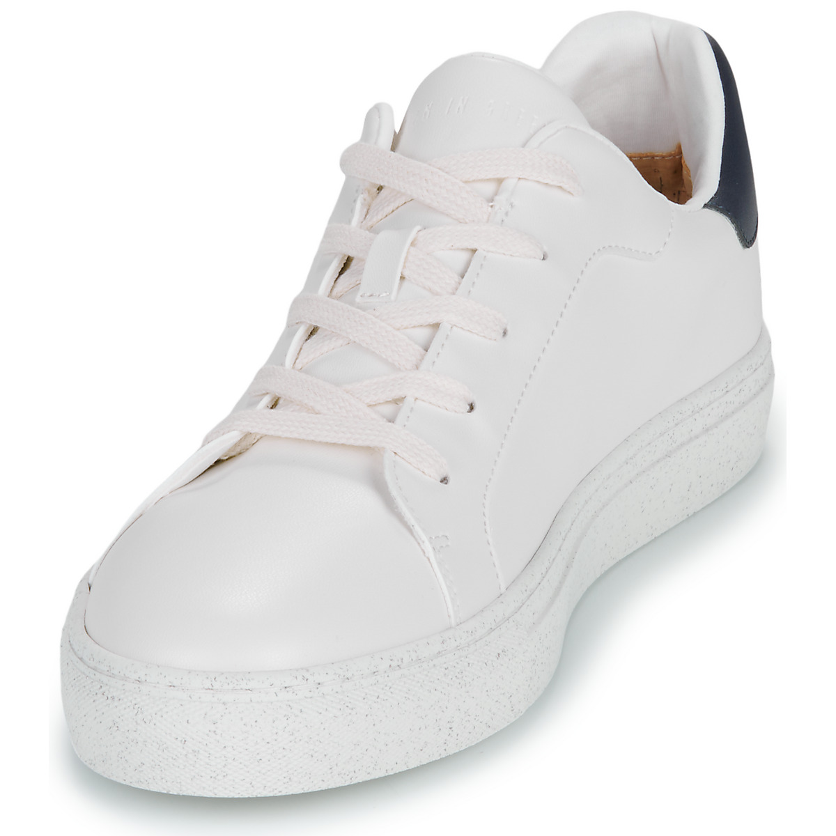 baskets homme blanc – confort et style urbain