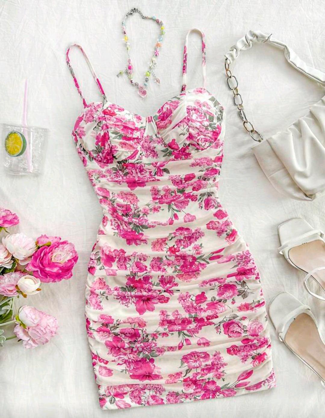 Robe Ajustée Femme à Volants – Motif Roses, Style Rétro Sexy
